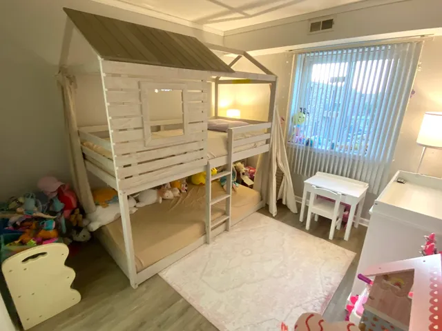 $209,900 | 1460 Fairlane Drive, Unit 513, Schaumburg, IL 60193