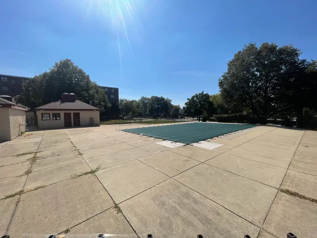 $209,900 | 1460 Fairlane Drive, Unit 513, Schaumburg, IL 60193