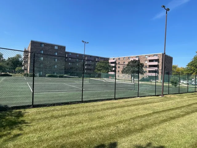 $209,900 | 1460 Fairlane Drive, Unit 513, Schaumburg, IL 60193