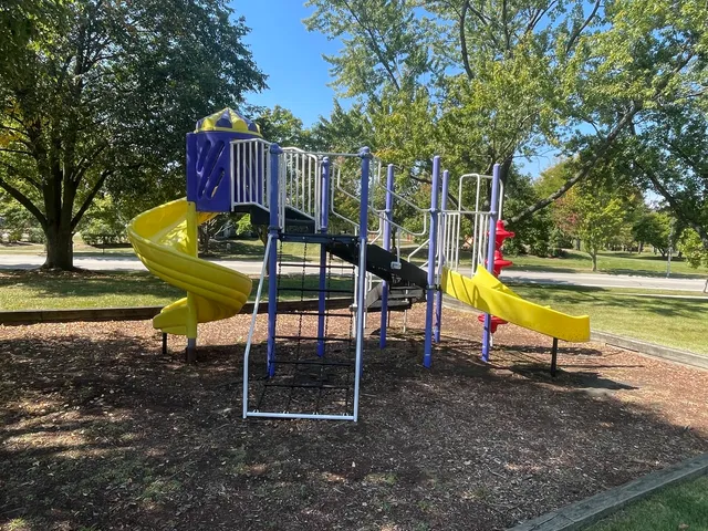 $209,900 | 1460 Fairlane Drive, Unit 513, Schaumburg, IL 60193