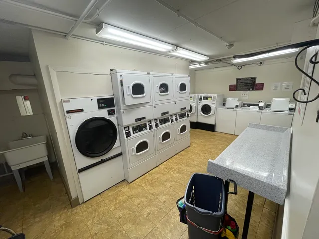 $209,900 | 1460 Fairlane Drive, Unit 513, Schaumburg, IL 60193