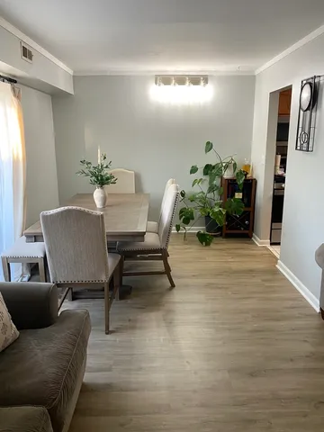 $209,900 | 1460 Fairlane Drive, Unit 513, Schaumburg, IL 60193