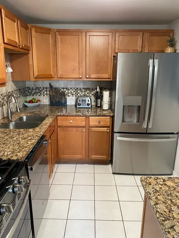 $209,900 | 1460 Fairlane Drive, Unit 513, Schaumburg, IL 60193