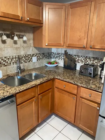 $209,900 | 1460 Fairlane Drive, Unit 513, Schaumburg, IL 60193