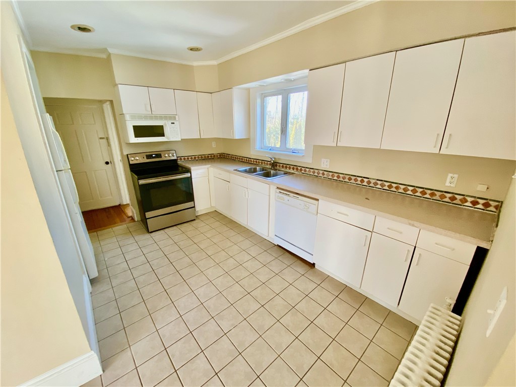 67 Roseneath Avenue, Unit 2 Newport, RI 02840 - Photo 6 of 10