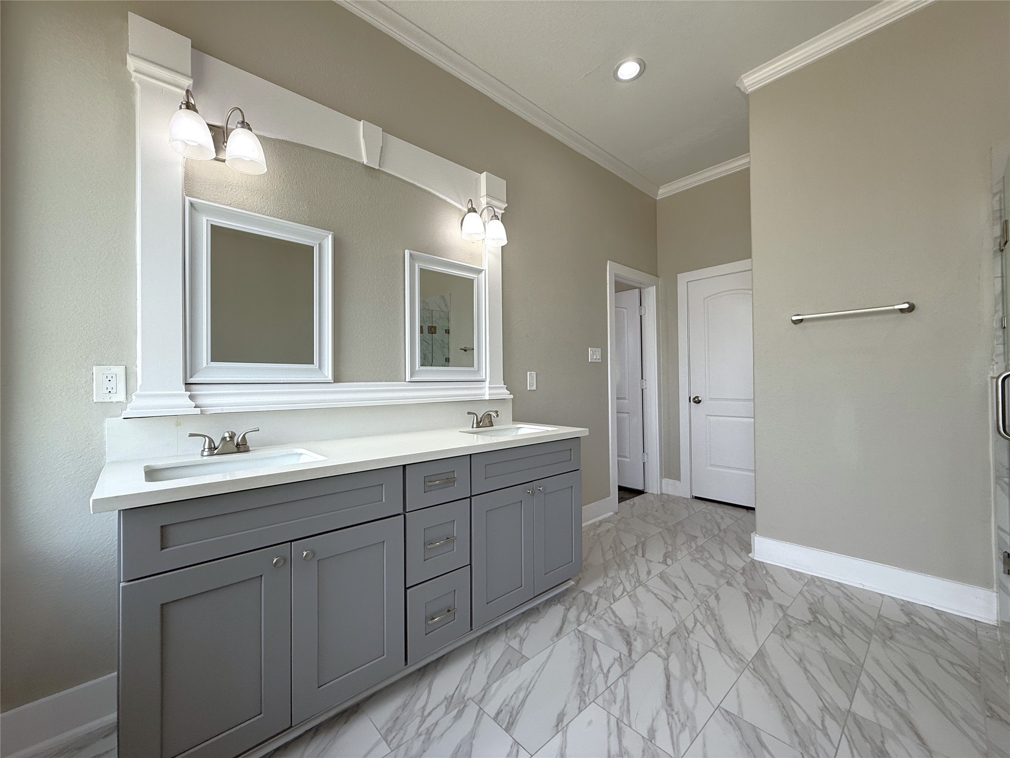 2123 Bidwell Drive Houston, TX 77018 - Photo 29 of 29 a bathroom with double sink and mirror