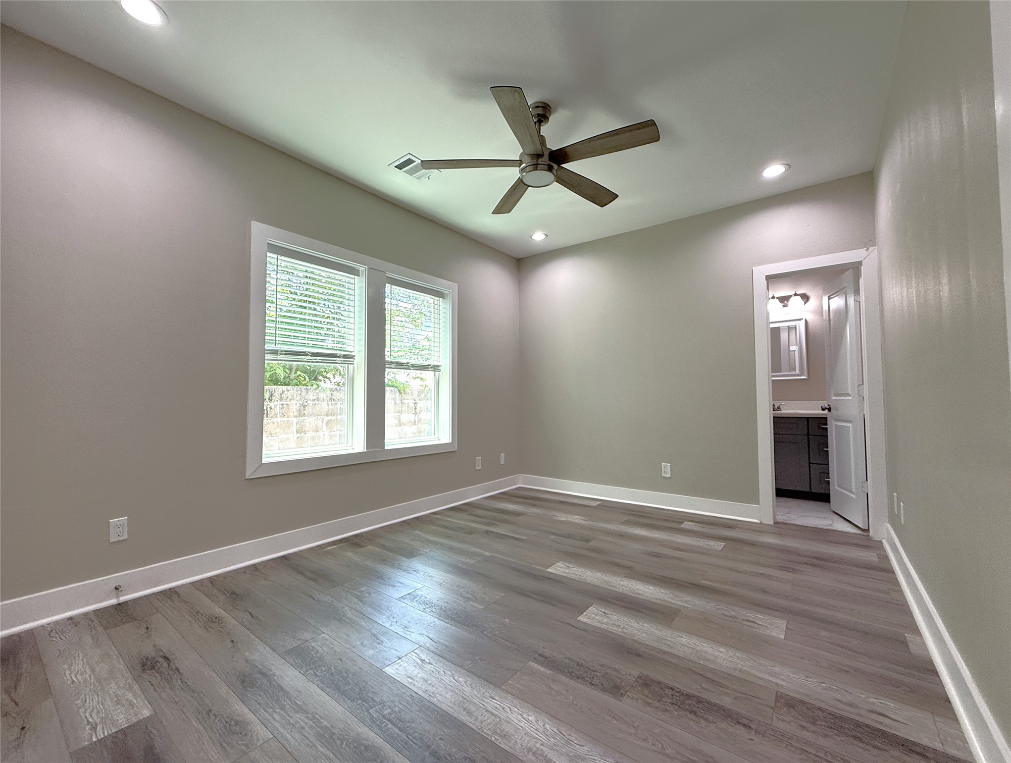 2123 Bidwell Drive Houston, TX 77018 - Photo 4 of 29 an empty room with wooden floor fan and windows