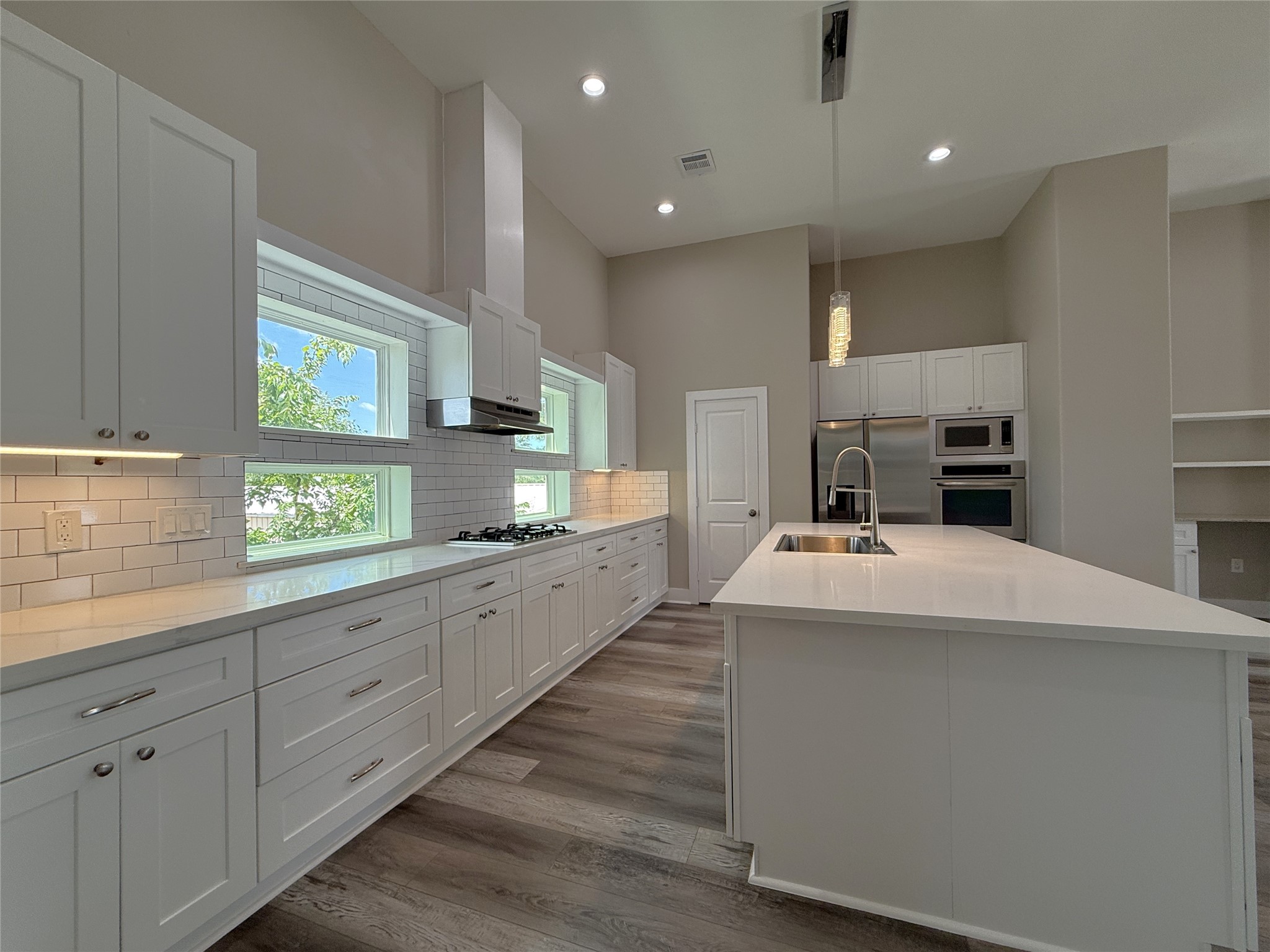 2123 Bidwell Drive Houston, TX 77018 - Photo 8 of 29 a large kitchen with stainless steel appliances a large counter top a stove and a refrigerator