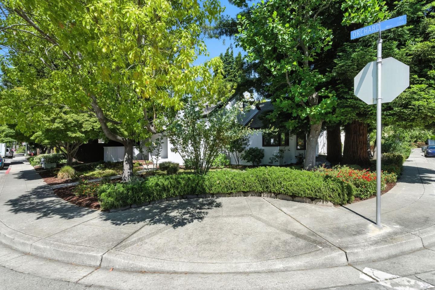 148 Promethean Way Mountain View, CA 94043 - Photo 42 of 45 a table and chairs in front of a white house