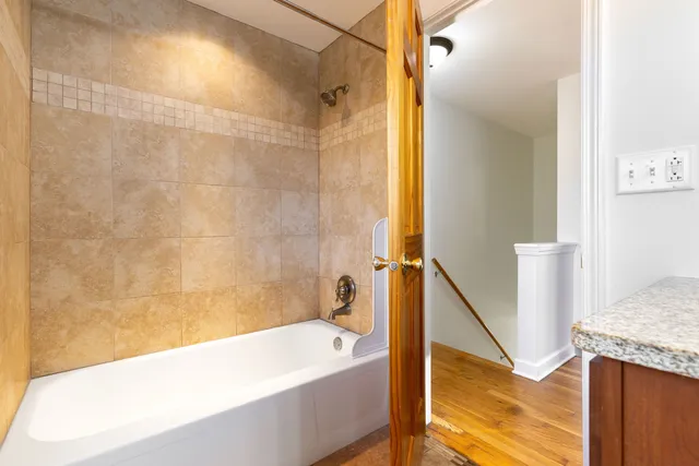 $1,950 | 3065 Kingston Court, Streamwood, IL 60107