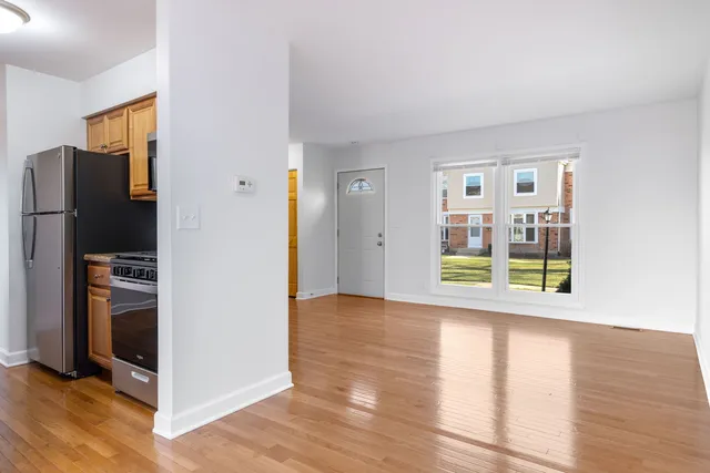 $1,950 | 3065 Kingston Court, Streamwood, IL 60107