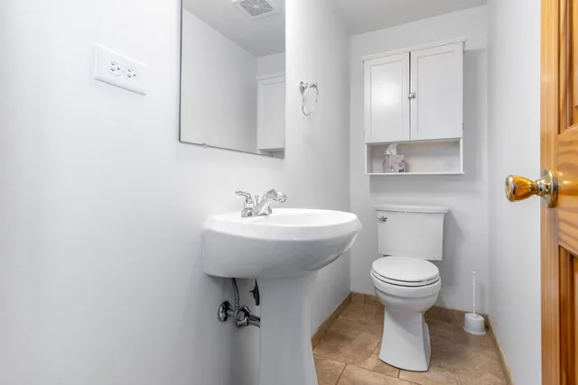 $1,950 | 3065 Kingston Court, Streamwood, IL 60107