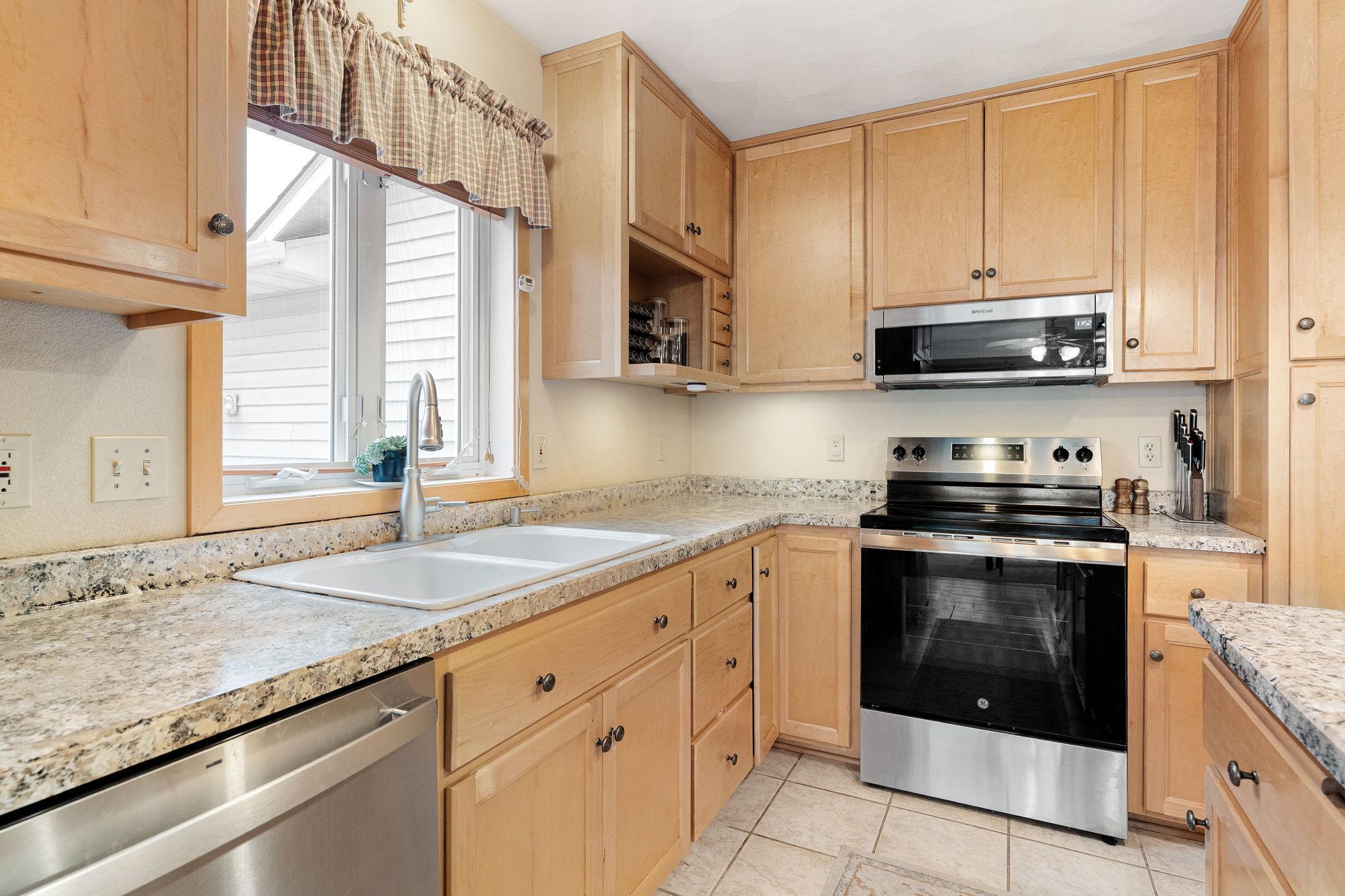 2050 Willow Ridge Place Northeast Owatonna, MN 55060 - Photo 7 of 46