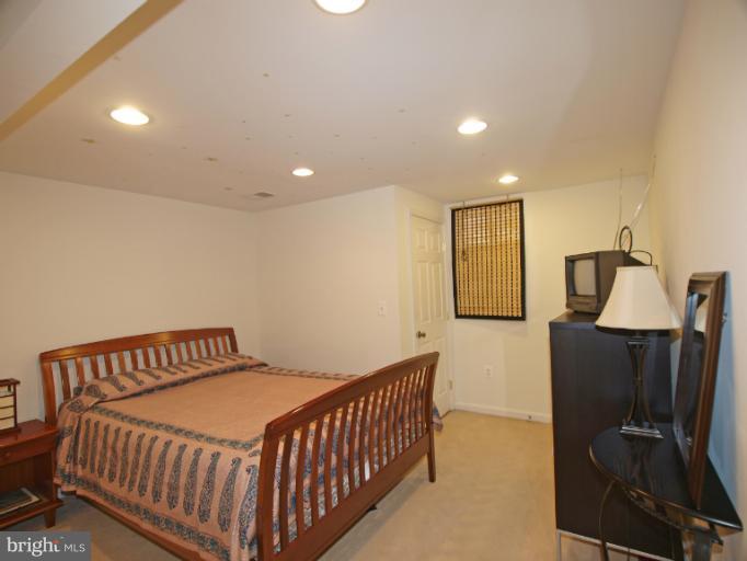 814 Bromley Street Silver Spring, MD 20902 - Photo 6 of 25 Bedroom 5