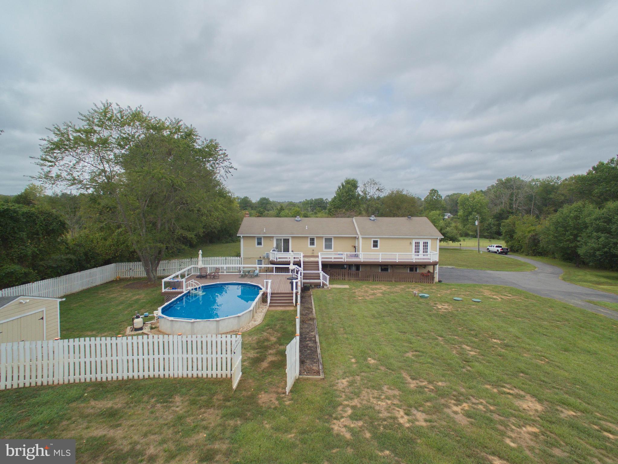 Pool, nice backyard