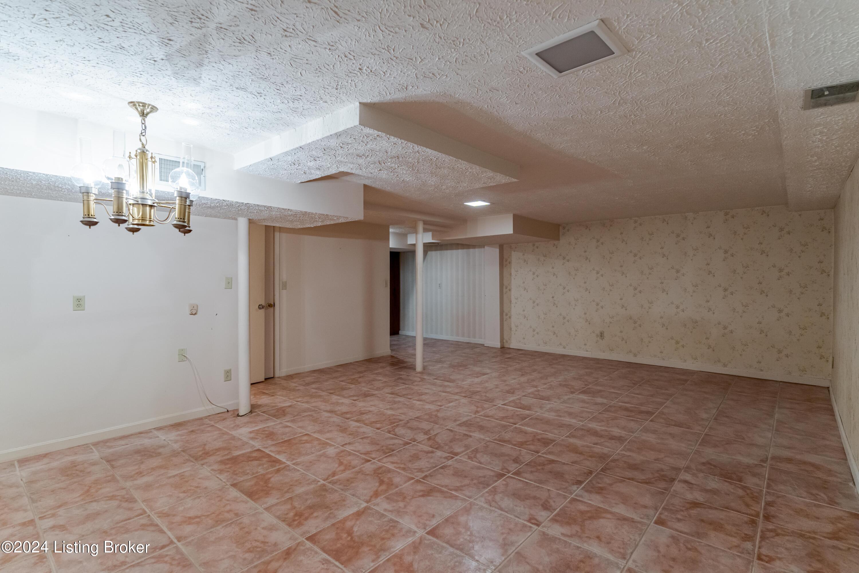 2620 Meadow Road Louisville, KY 40205 - Photo 16 of 61 DSC05821