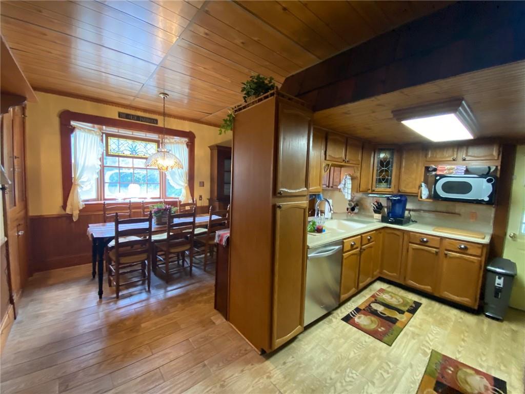 6214 Hickory Road Indianapolis, IN 46259 - Photo 6 of 19 Gallery Image 6