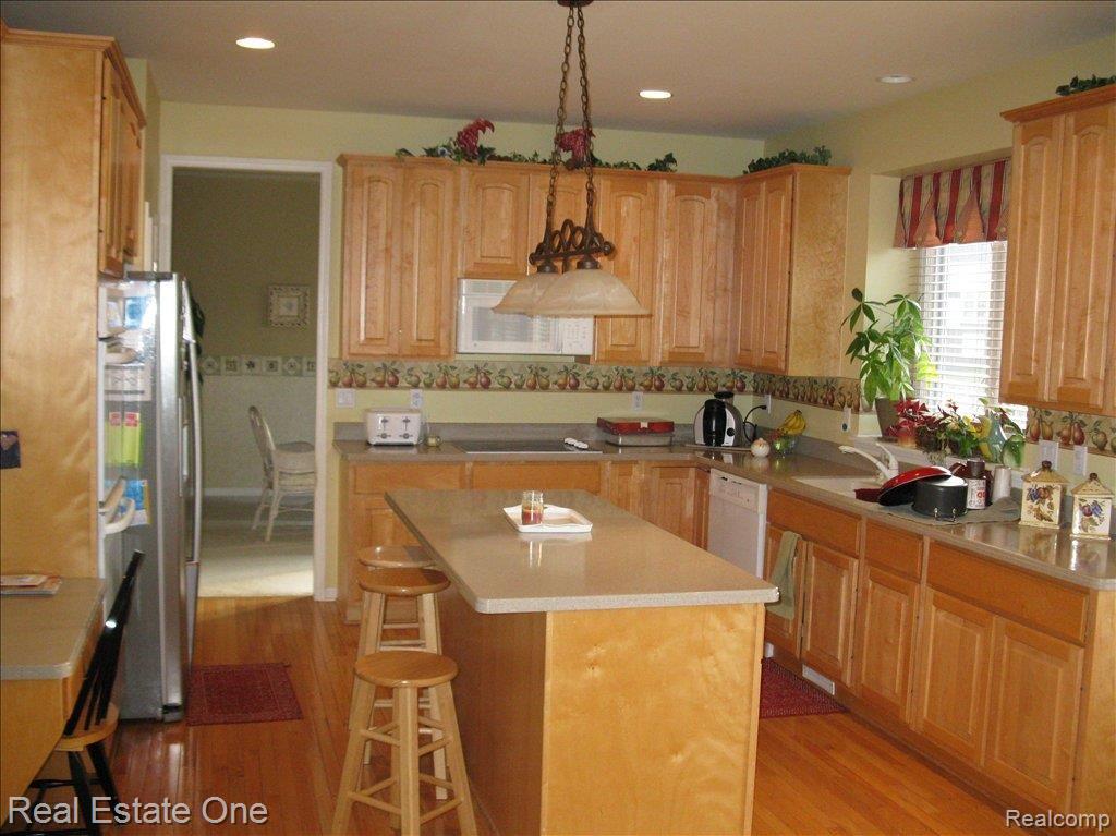 3721 Inverness Drive Rochester, MI 48306 - Photo 3 of 15 Kitchen