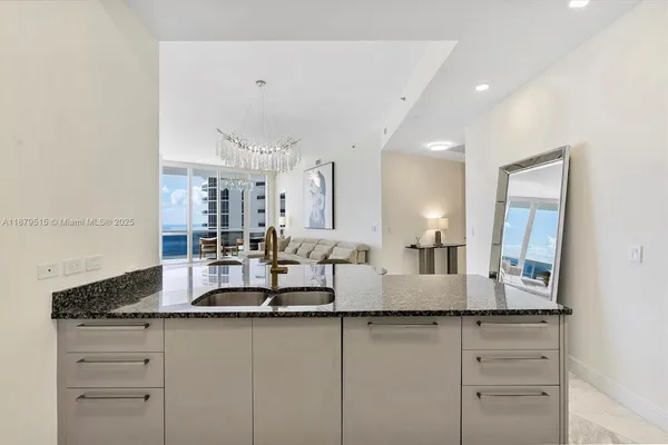 $10,000 | 16001 Collins Avenue, Unit 3507, Sunny Isles Beach, FL 33160