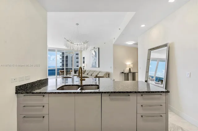 $10,000 | 16001 Collins Avenue, Unit 3507, Sunny Isles Beach, FL 33160