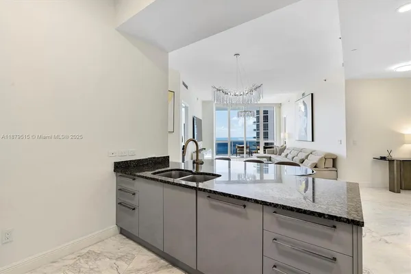 $10,000 | 16001 Collins Avenue, Unit 3507, Sunny Isles Beach, FL 33160