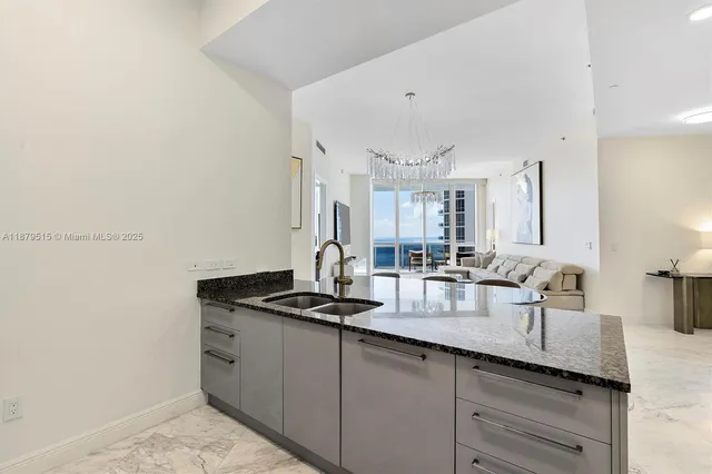 $10,000 | 16001 Collins Avenue, Unit 3507, Sunny Isles Beach, FL 33160