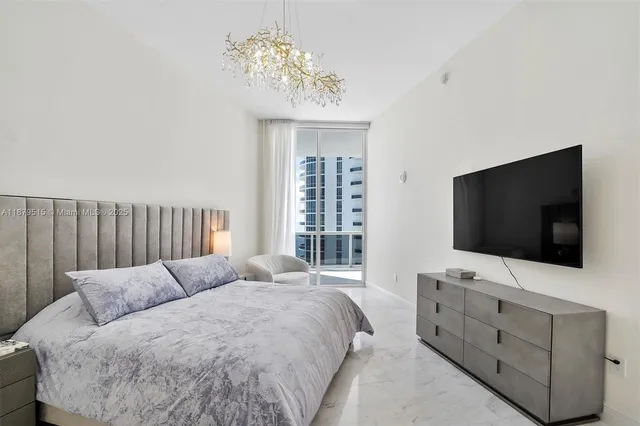 $10,000 | 16001 Collins Avenue, Unit 3507, Sunny Isles Beach, FL 33160