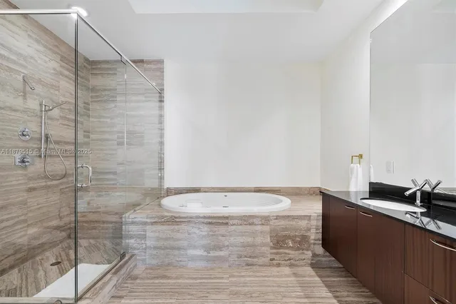 $10,000 | 16001 Collins Avenue, Unit 3507, Sunny Isles Beach, FL 33160