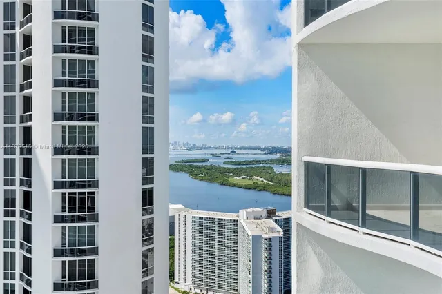 $10,000 | 16001 Collins Avenue, Unit 3507, Sunny Isles Beach, FL 33160