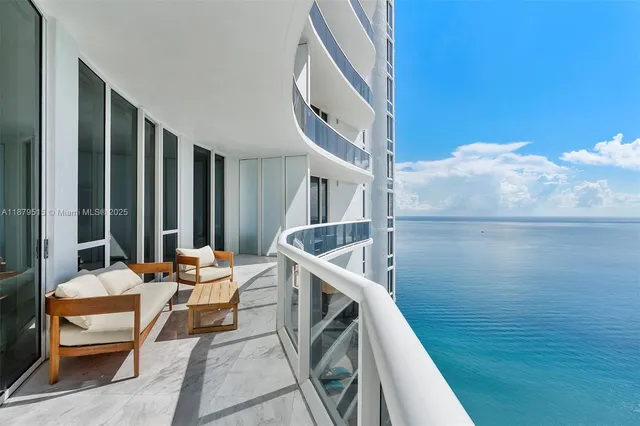 $10,000 | 16001 Collins Avenue, Unit 3507, Sunny Isles Beach, FL 33160