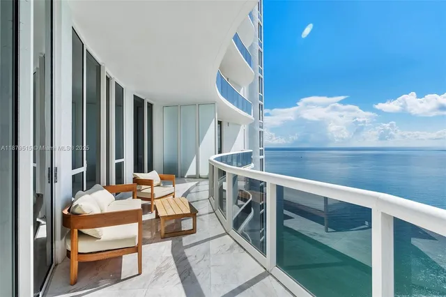 $10,000 | 16001 Collins Avenue, Unit 3507, Sunny Isles Beach, FL 33160
