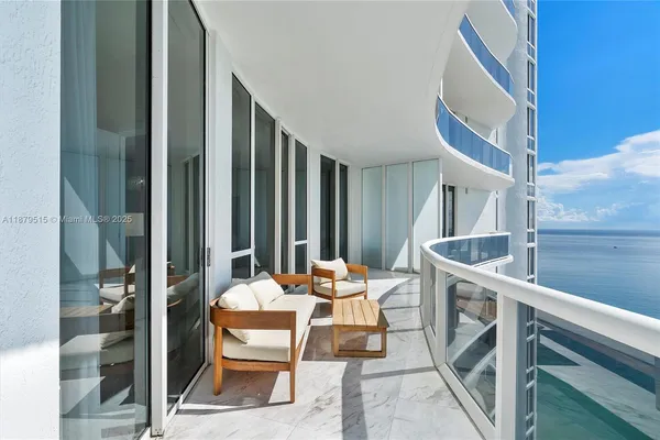 $10,000 | 16001 Collins Avenue, Unit 3507, Sunny Isles Beach, FL 33160