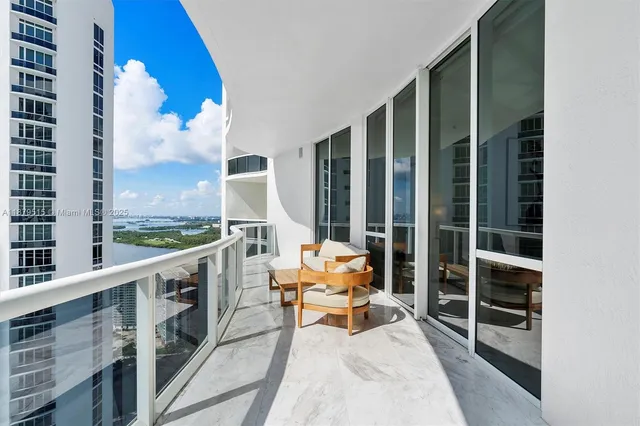 $10,000 | 16001 Collins Avenue, Unit 3507, Sunny Isles Beach, FL 33160