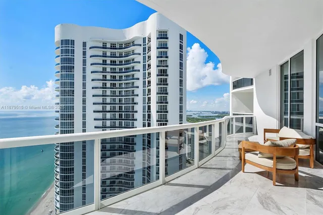 $10,000 | 16001 Collins Avenue, Unit 3507, Sunny Isles Beach, FL 33160