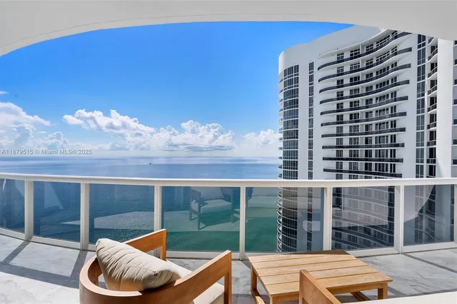 $10,000 | 16001 Collins Avenue, Unit 3507, Sunny Isles Beach, FL 33160