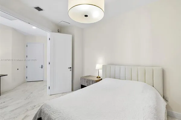 $10,000 | 16001 Collins Avenue, Unit 3507, Sunny Isles Beach, FL 33160