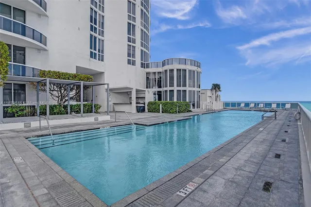 $10,000 | 16001 Collins Avenue, Unit 3507, Sunny Isles Beach, FL 33160