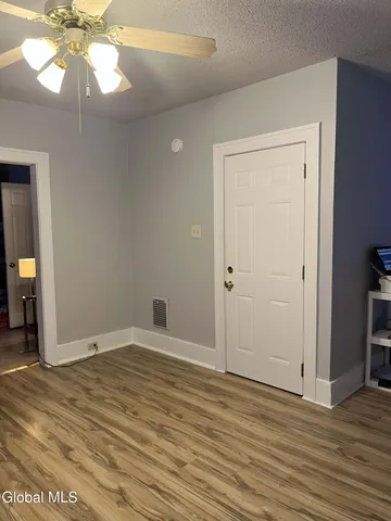 $975 | 60 East 8th Avenue, Unit 2, Gloversville, NY 12078