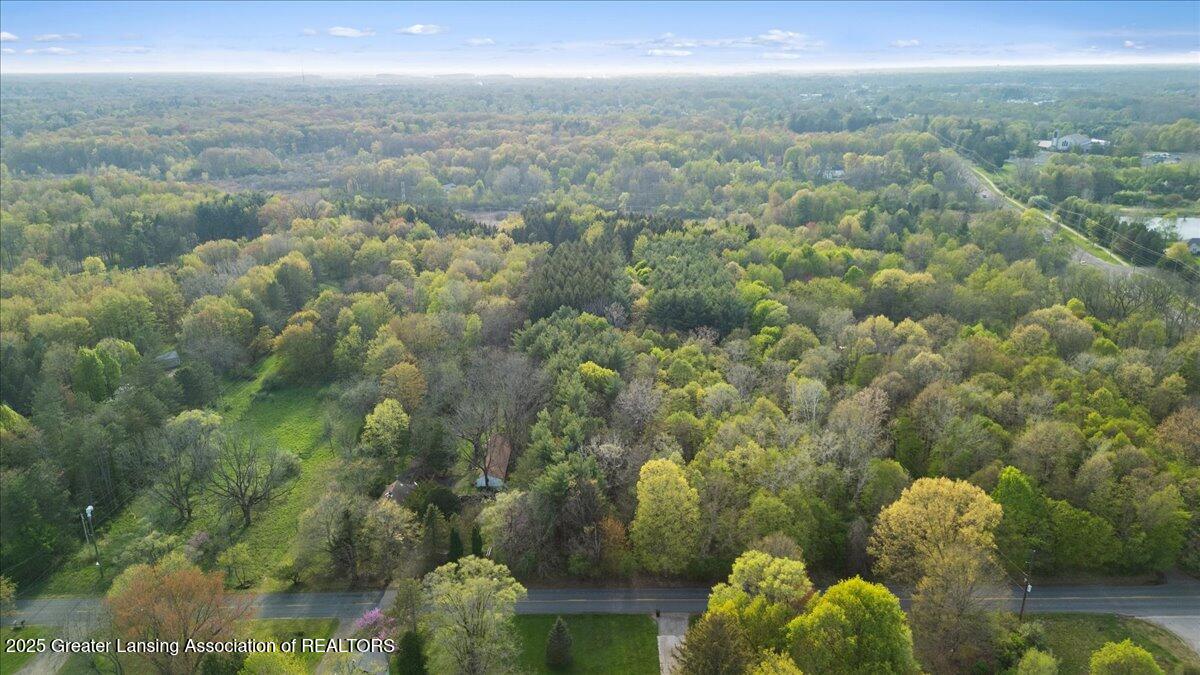 4433 Van Atta Road Okemos, MI 48864 - Photo 12 of 18 04-Media Jett - 01