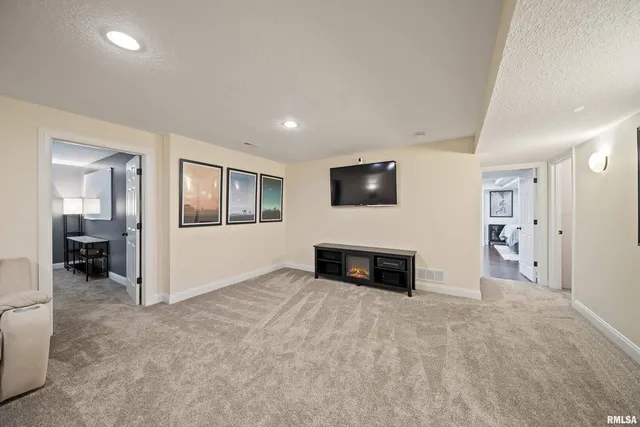 a view of a livingroom with furniture