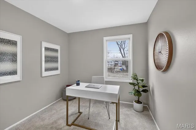 $175,900 | 2370 Hawthorne Manor Drive, Florissant, MO 63031