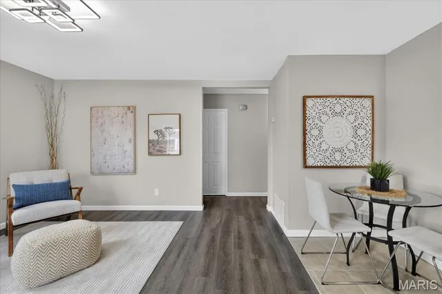 $175,900 | 2370 Hawthorne Manor Drive, Florissant, MO 63031