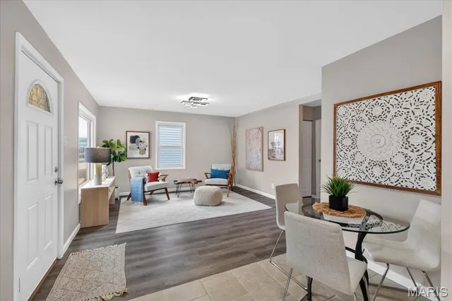 $175,900 | 2370 Hawthorne Manor Drive, Florissant, MO 63031