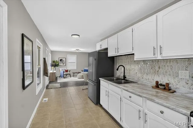 $175,900 | 2370 Hawthorne Manor Drive, Florissant, MO 63031