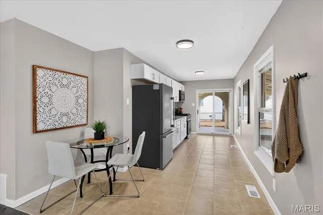 $175,900 | 2370 Hawthorne Manor Drive, Florissant, MO 63031