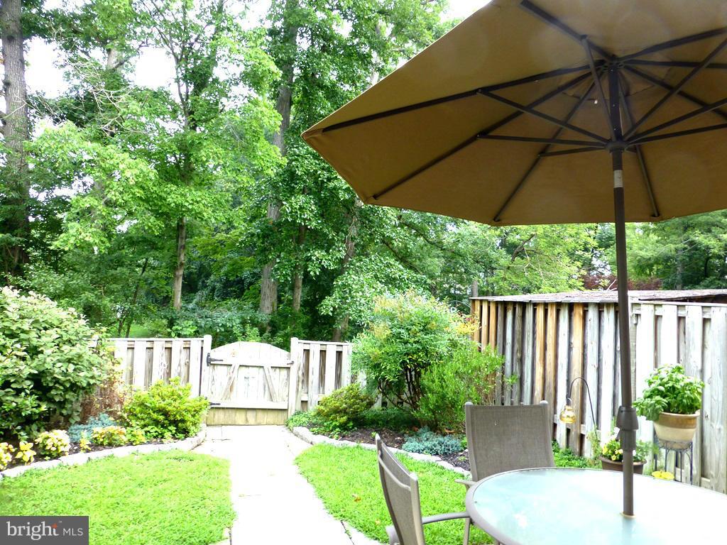 7719 Durer Court Springfield, VA 22153 - Photo 12 of 30 Exterior (Rear)