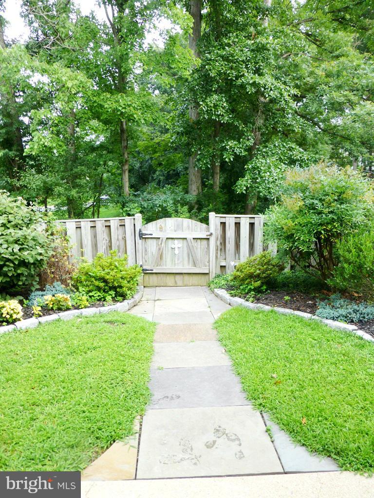 7719 Durer Court Springfield, VA 22153 - Photo 15 of 30 Exterior (Rear)