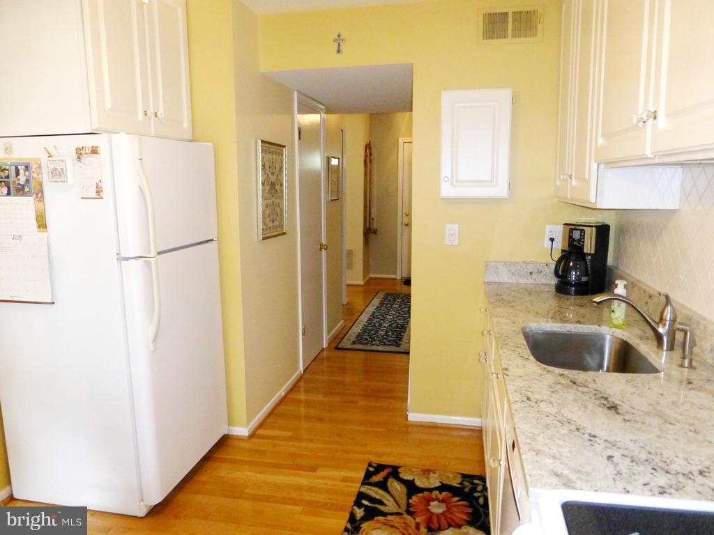 7719 Durer Court Springfield, VA 22153 - Photo 5 of 30 Kitchen