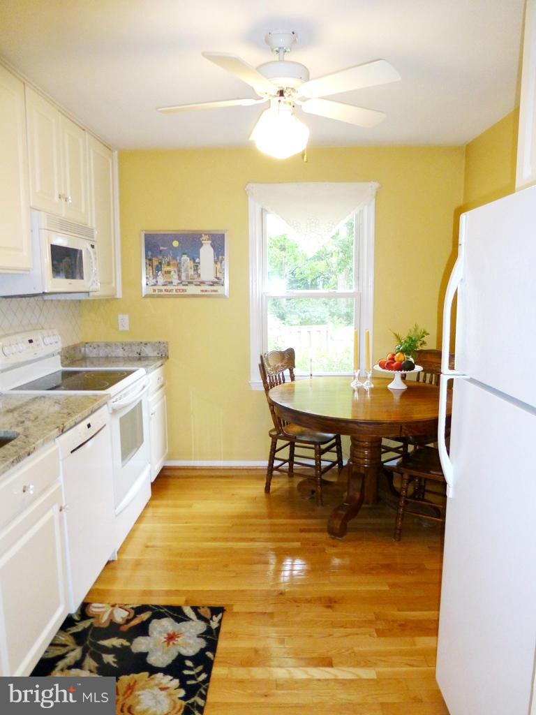 7719 Durer Court Springfield, VA 22153 - Photo 6 of 30 Kitchen