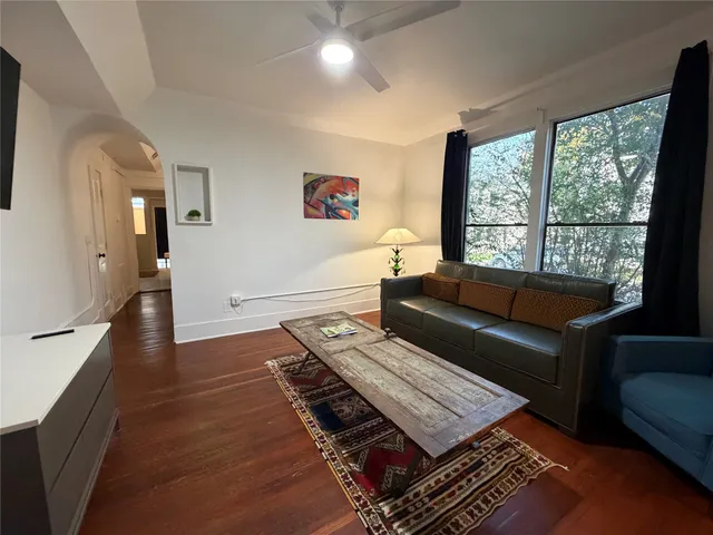 $2,450 | 402 Hyde Park Boulevard, Unit 4, Houston, TX 77006